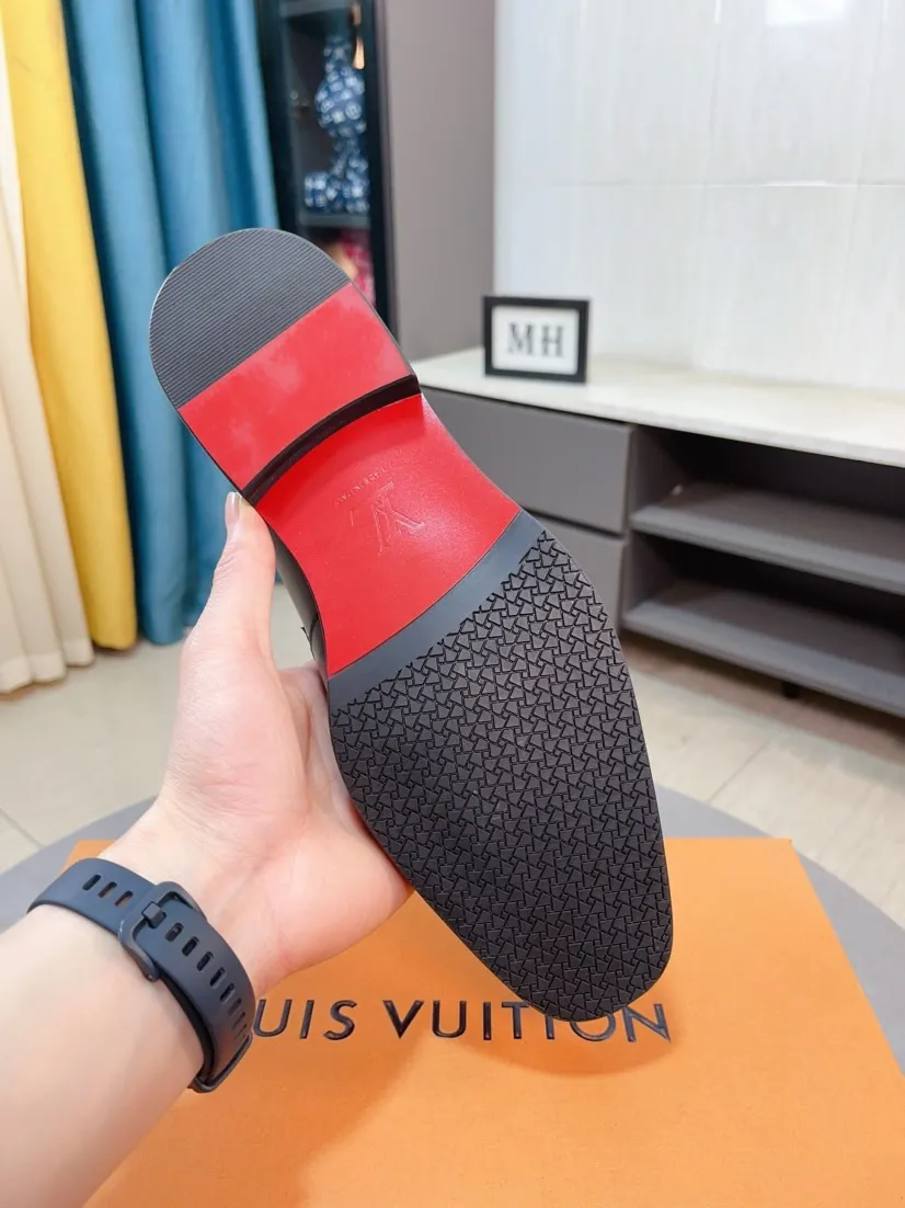 Men's men's shoes 💰500🌸🌸 [Louis Vuitton (LV)] High-end business formal leather shoes 🍀 luxurious and elegant style, both practicality and style, professional focus on details and quality, counter original 1⃣️: 1⃣️ ultra-accurate reproduction 👍🏻! Material: The upper is made of imported original calfskin➕imported Italian cowhide leather. Original anti-slip and wear-resistant outsole! Code number: 38--44 (45 customized)